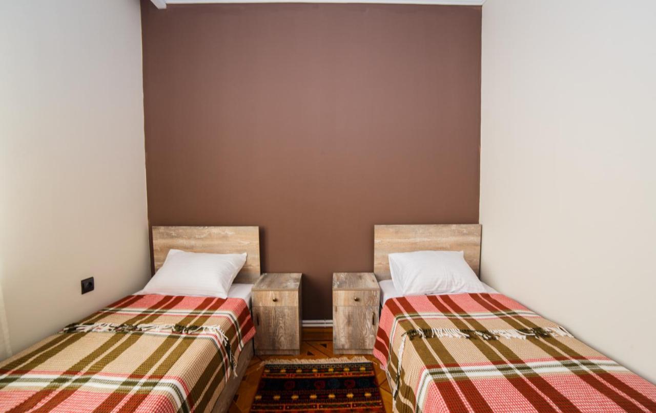 Red Castle Hotell Jerevan Exteriör bild